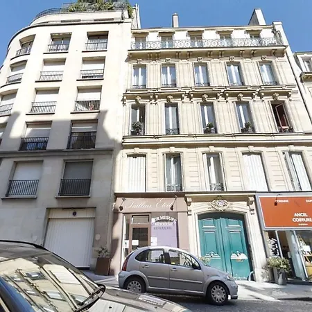 Apartment Studio Champs Elysees Paris